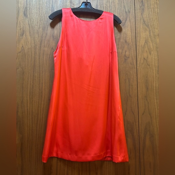 ALICE +OLIVIA
Vibrant Red Satin Sleeveless Dress
Beautiful and Sexy - Picture 4 of 11